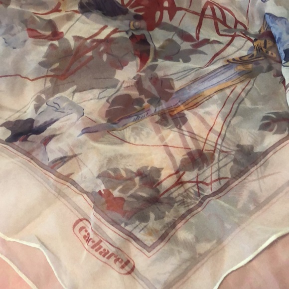 Used scarf size one size - Picture 5 of 8